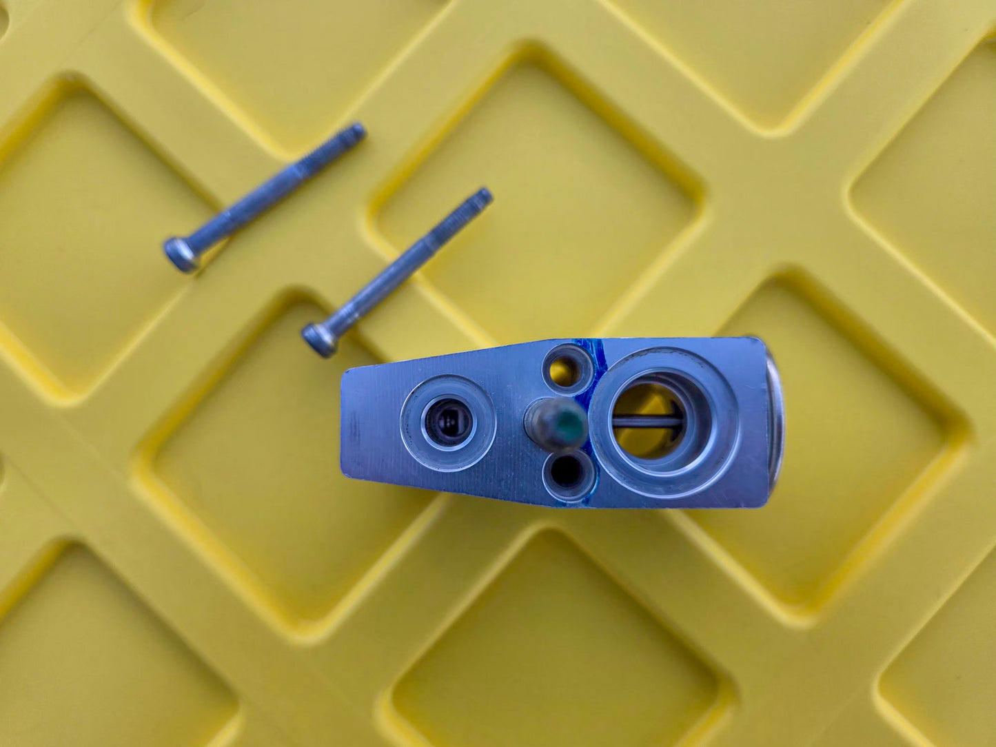 2018-2023 GMC Terrain Air Conditioning Thermal Expansion Valve OEM KY877001   84400227