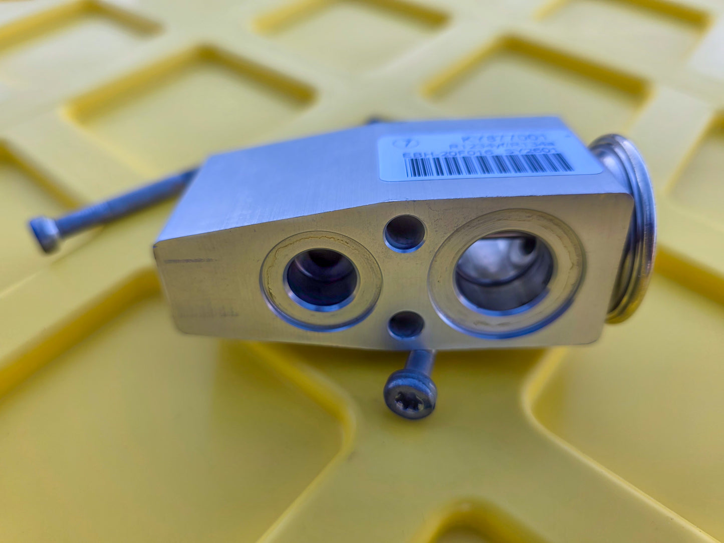 2018-2023 GMC Terrain Air Conditioning Thermal Expansion Valve OEM KY877001   84400227