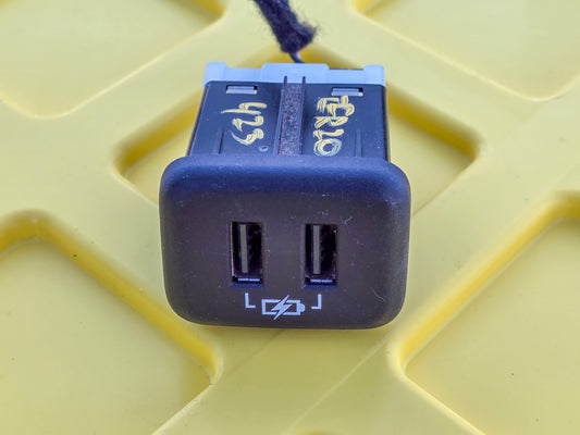2013-2025 GMC Terrain USB 2-Port Receptacle  interface socket 13598459