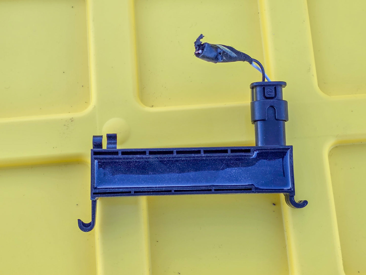 2018-2020 GMC Terrain Keyless Entry Antenna OEM 13580788