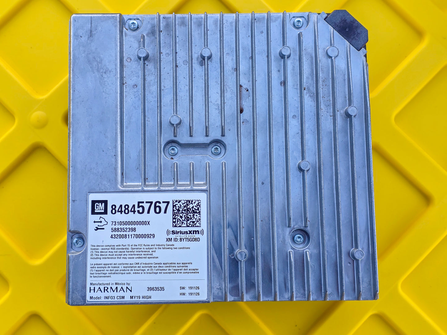 2018-2020 GMC Terrain Radio receiver OEM 84845767