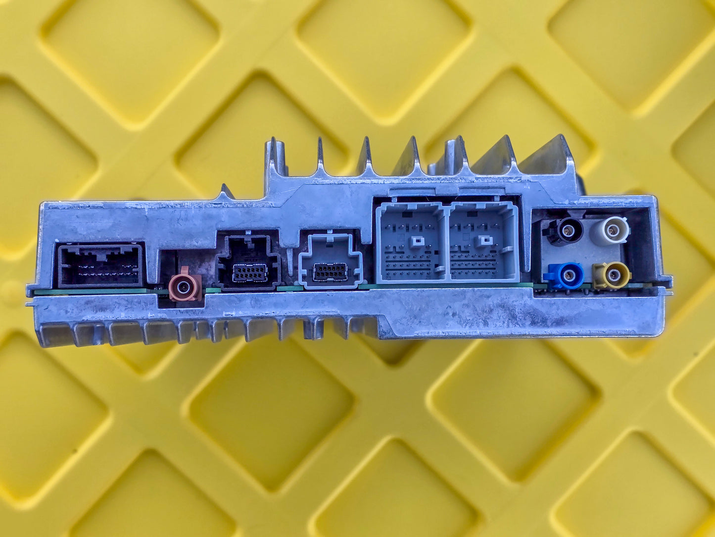 2018-2020 GMC Terrain Radio receiver OEM 84845767