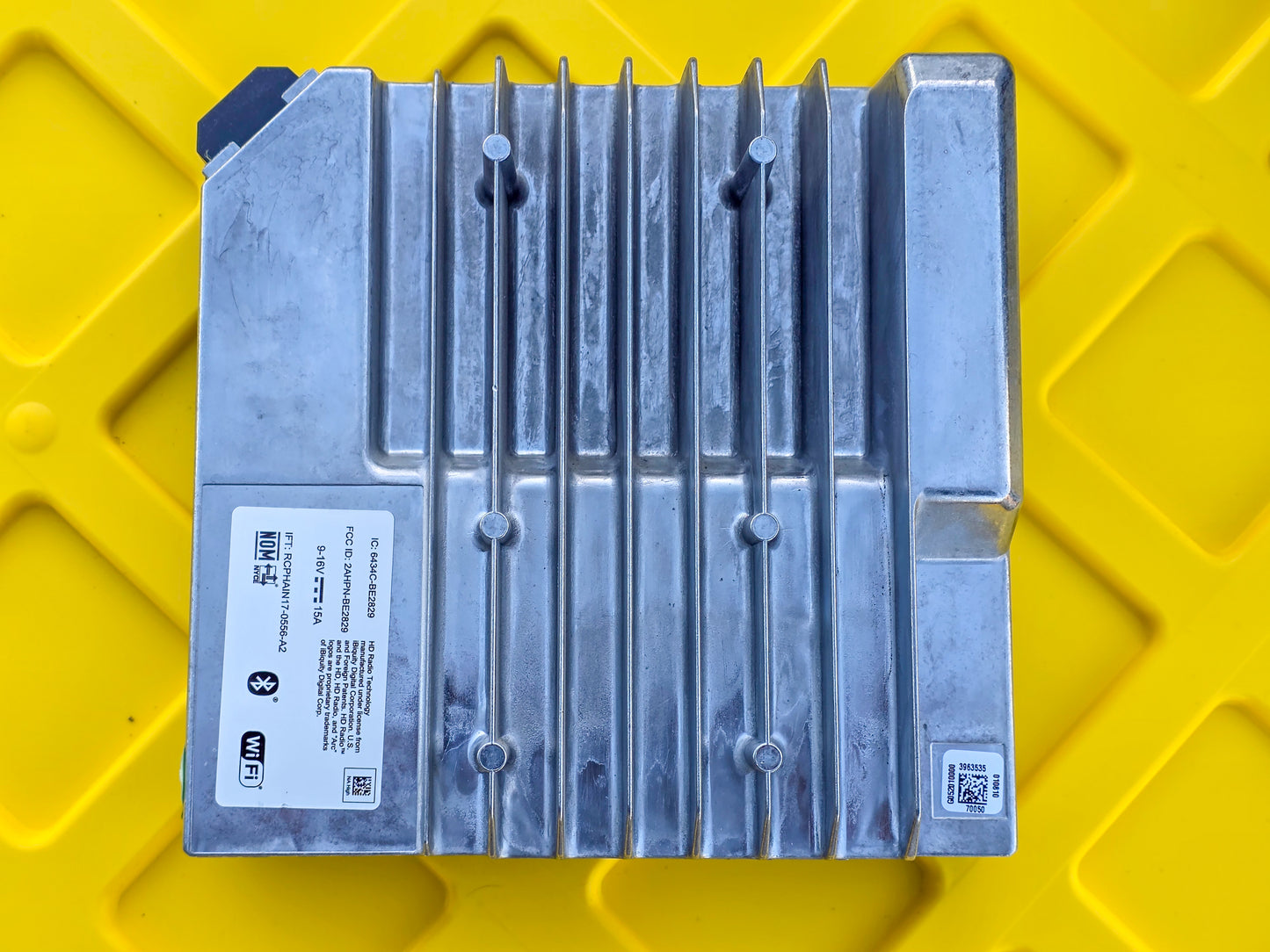 2018-2020 GMC Terrain Radio receiver OEM 84845767