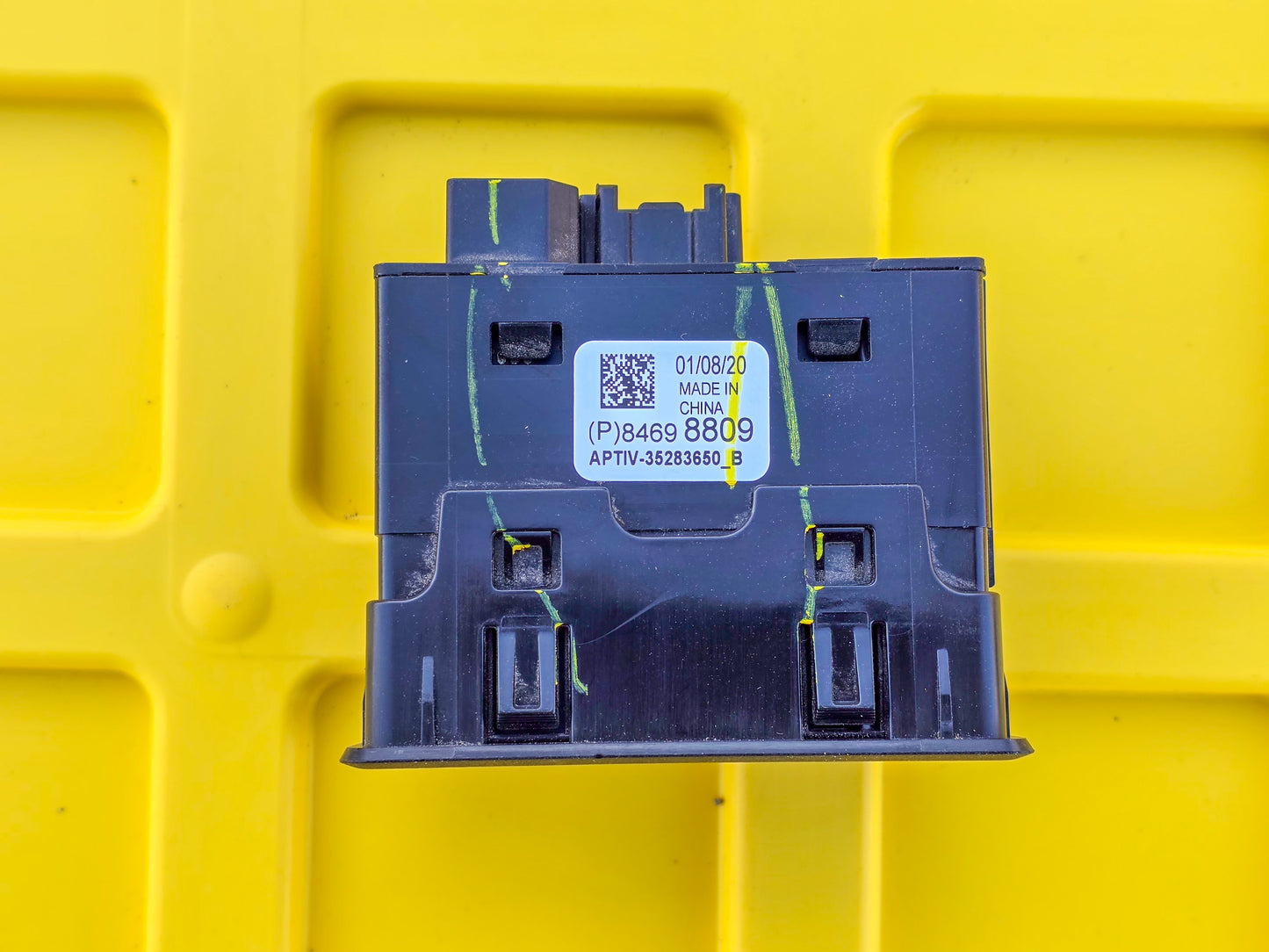 2020-2024 GMC Terrain Audio Player, USB, Auxiliary In, and Memory Card Receptacle 84698809, 84408526, 84429968