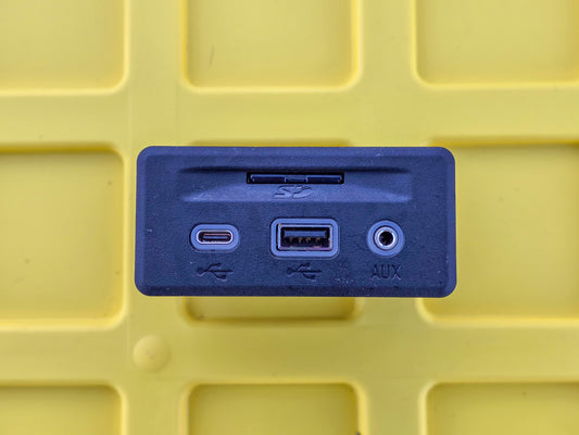 2020-2024 GMC Terrain Audio Player, USB, Auxiliary In, and Memory Card Receptacle 84698809, 84408526, 84429968