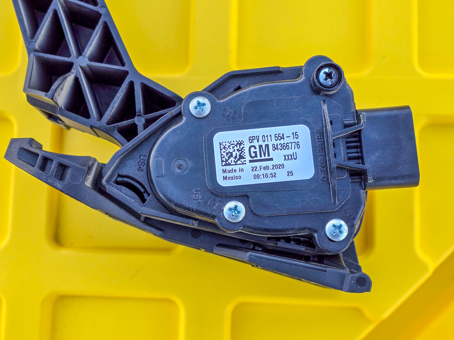 2016-2024 GMC Terrain Pedal Travel Sensor Denali 84366776, 13382293