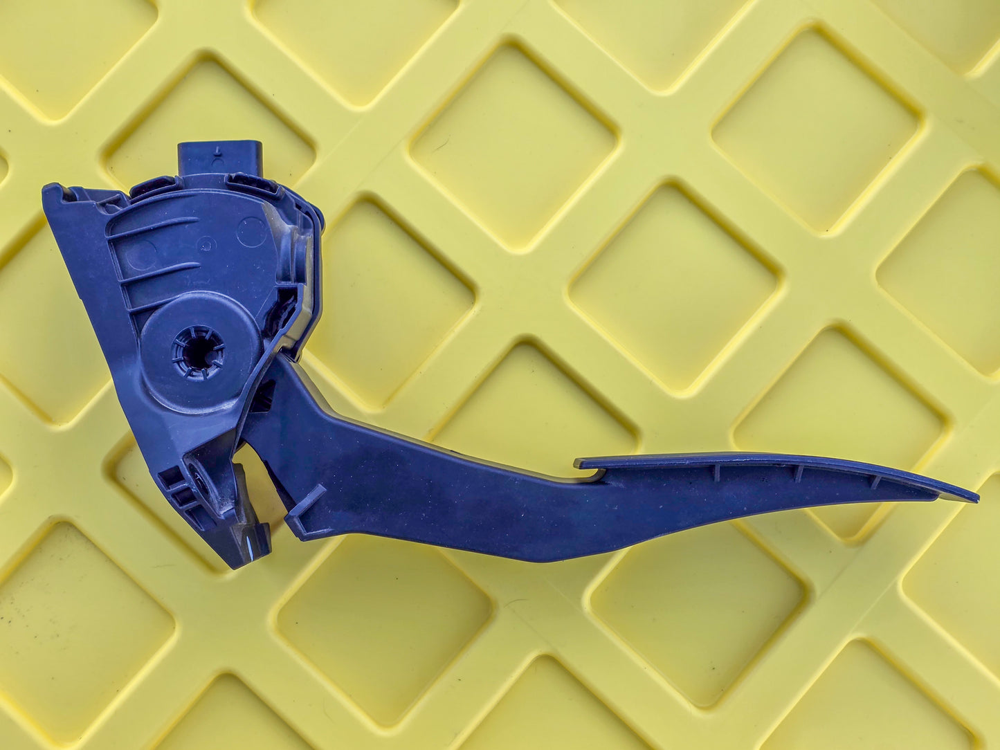 2016-2024 GMC Terrain Pedal Travel Sensor Denali 84366776, 13382293