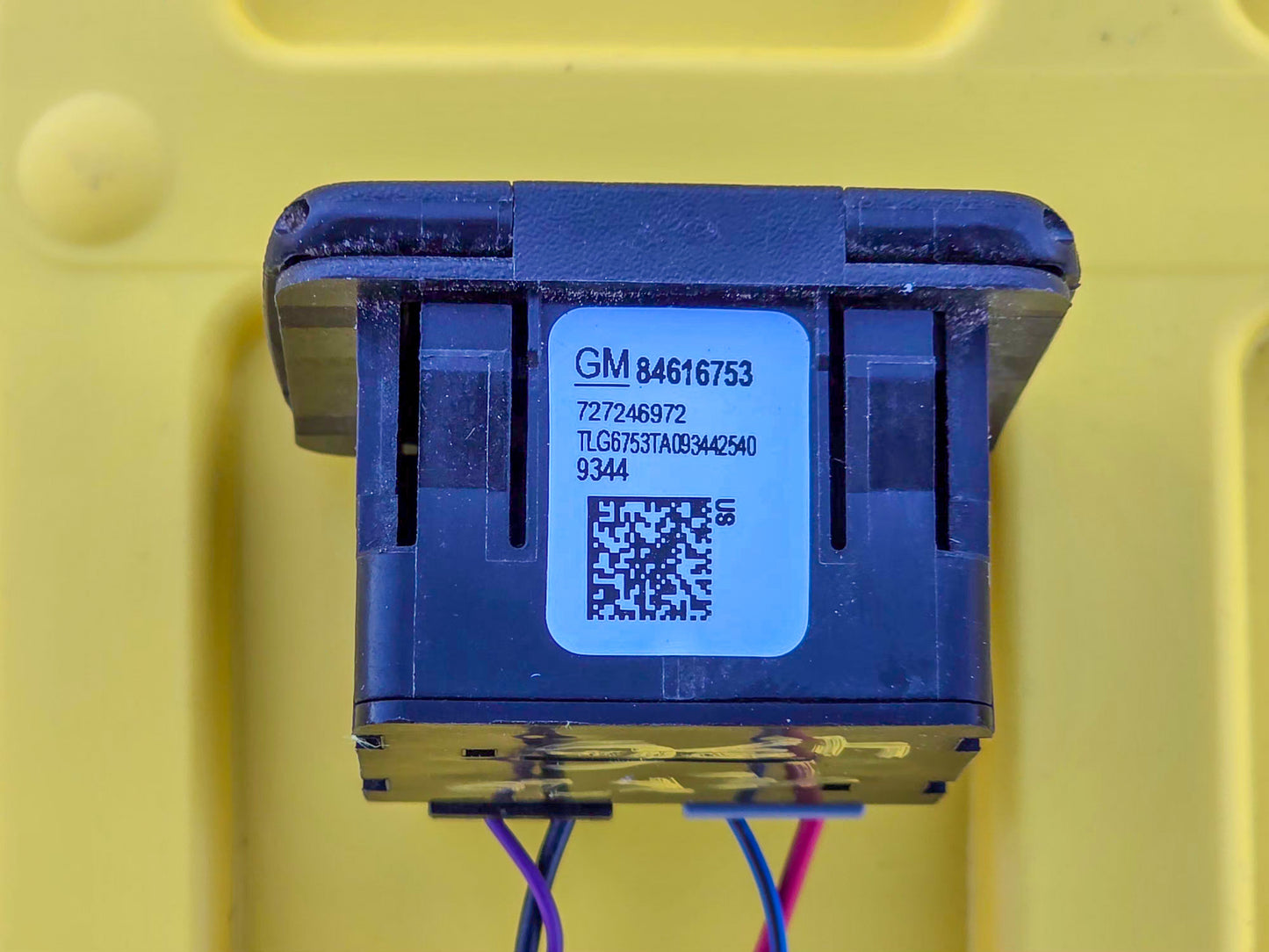 2018-2025 GMC Terrain Rear Center Console Power Outlet Socket Oem 84616753, 85054082, 23251092