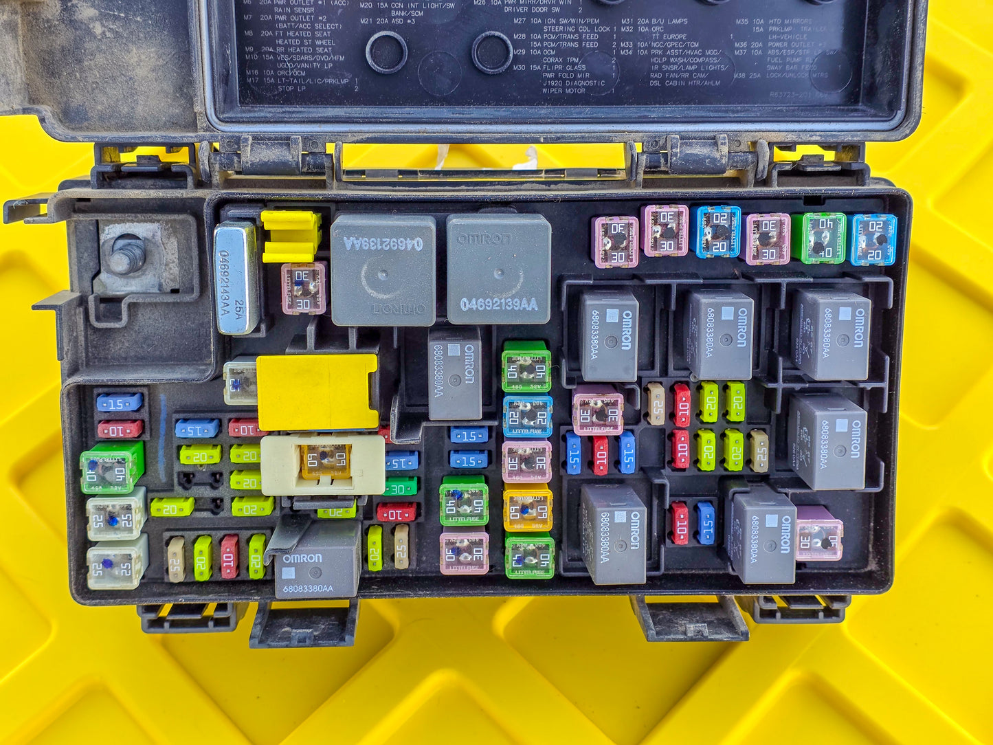 2011 Jeep Grand Cherokee Totally Integrated 3.6l Fuse Box 04692316AG