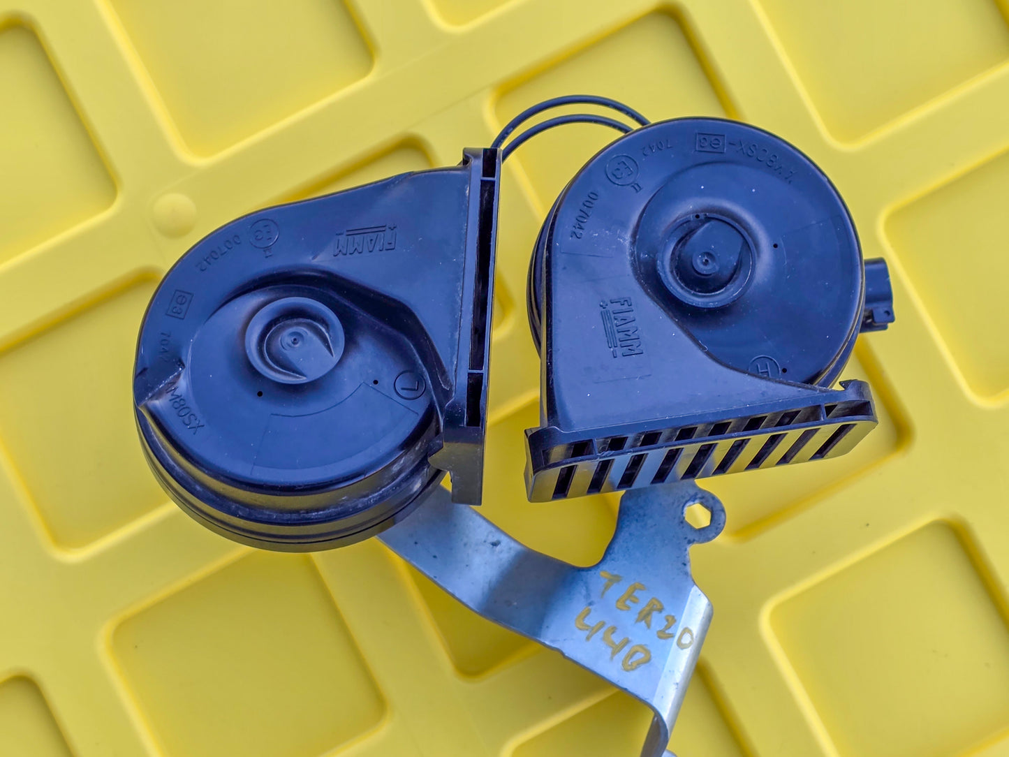 2018-2023 GMC Terrain Dual Horn 84334536, 84206565