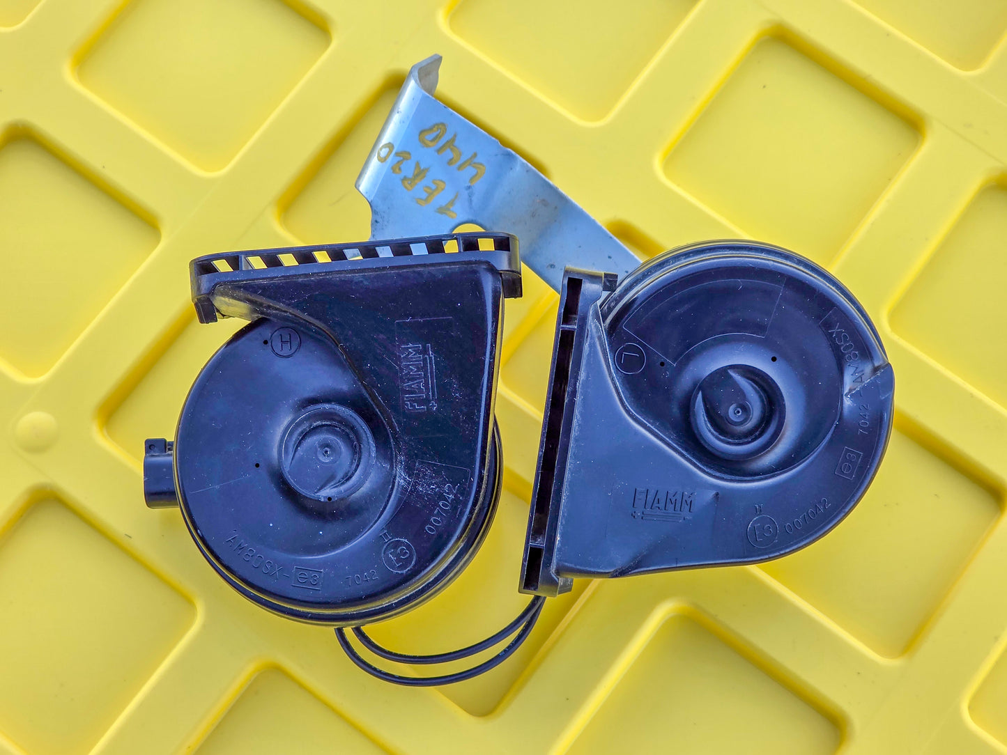 2018-2023 GMC Terrain Dual Horn 84334536, 84206565