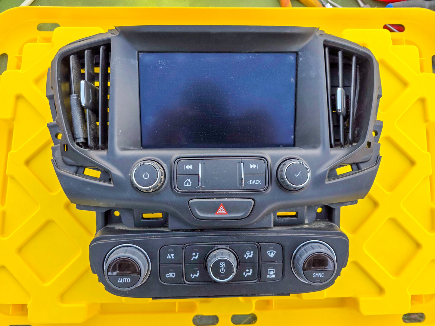 2020 GMC Terrain Information Display Screen OEM Climate Control 84677518, 84677518, 87840006