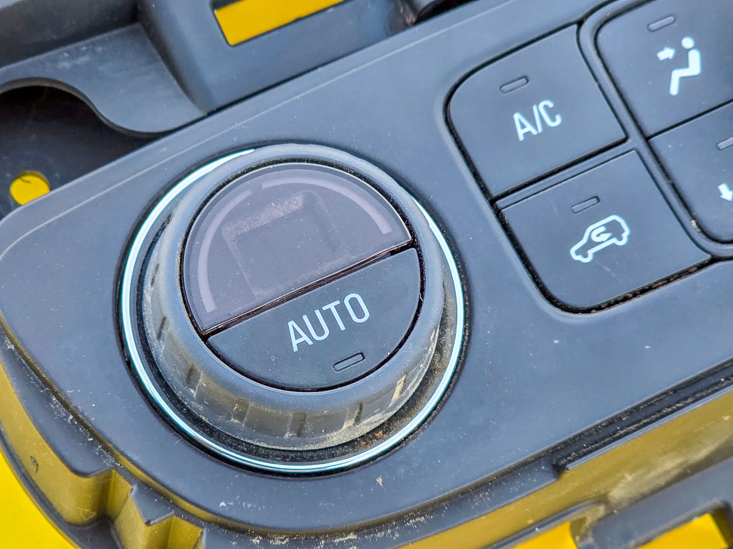 2020 GMC Terrain Information Display Screen OEM Climate Control 84677518, 84677518, 87840006