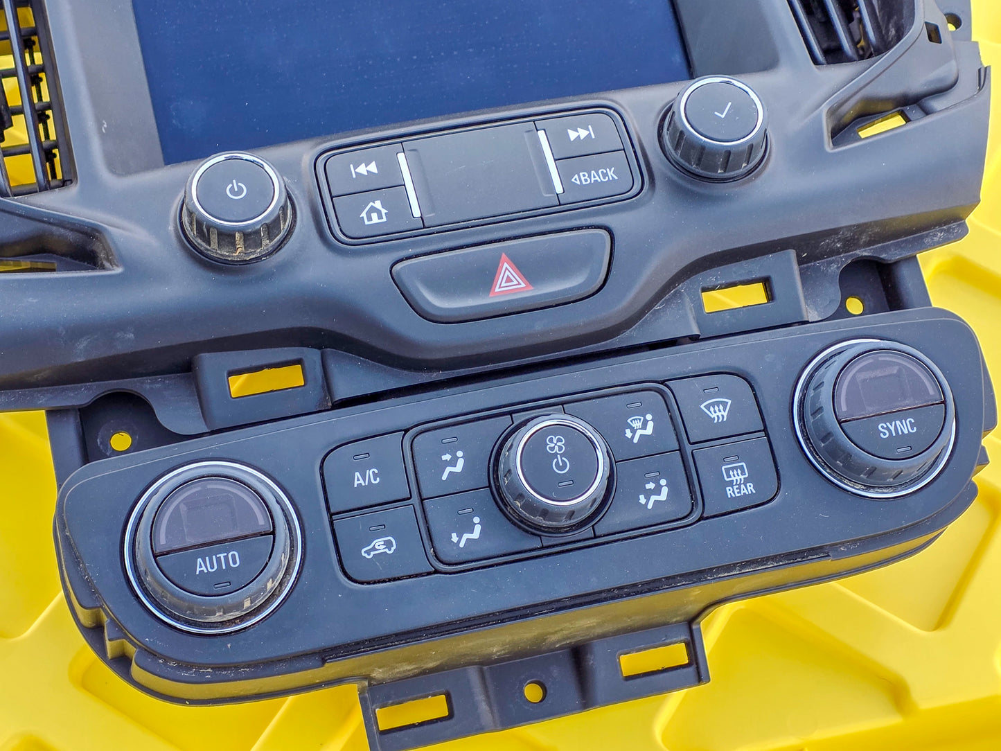 2020 GMC Terrain Information Display Screen OEM Climate Control 84677518, 84677518, 87840006