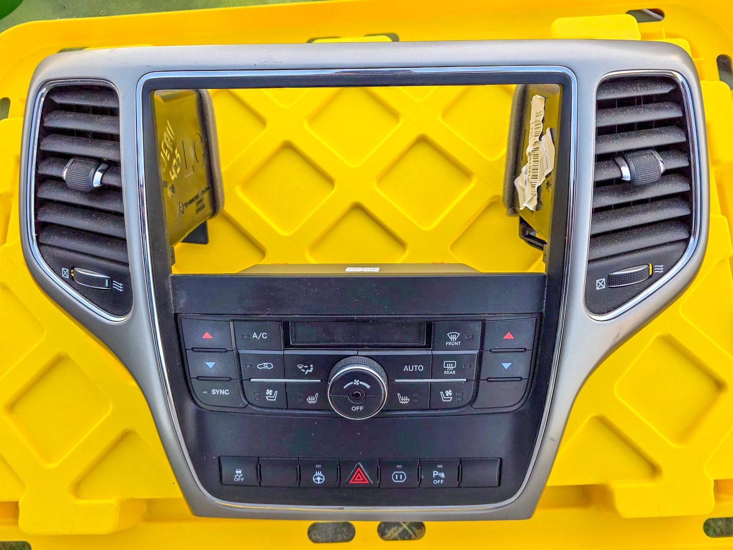 2011-2013 Jeep Grand Cherokee OEM Temp AC Heat Climate Control 68111110AQ, 55111924AH, 56046293AB