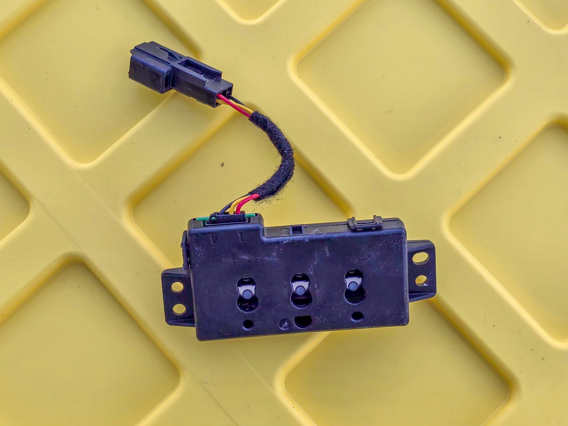 2015-2025 GMC Terrain Homelink Module. Garage Door Opener Transmitter 84084118 - view 2