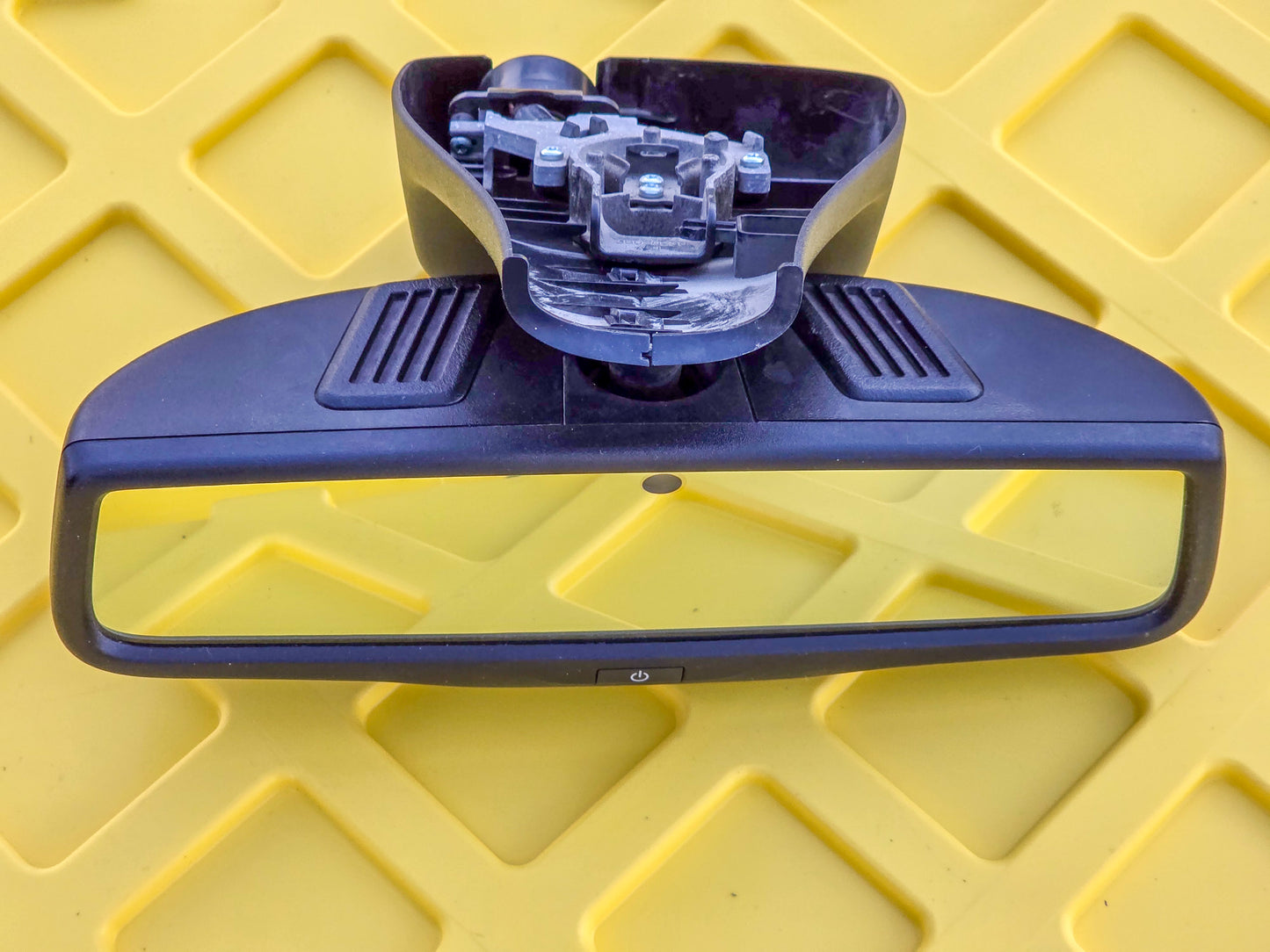 2011-2013 Jeep Grand Cherokee Interior Rear View Mirror W Microphone 57010732