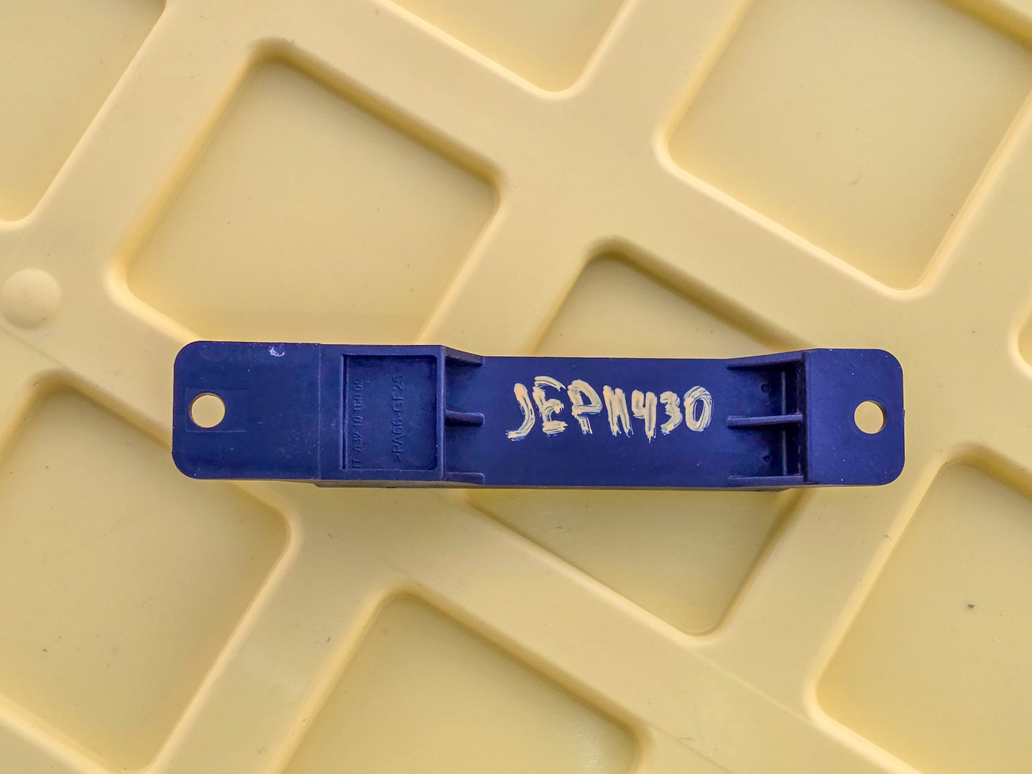 2011-2013 Jeep Grand Cherokee Bluetooth Communication Control Module 04725857AA