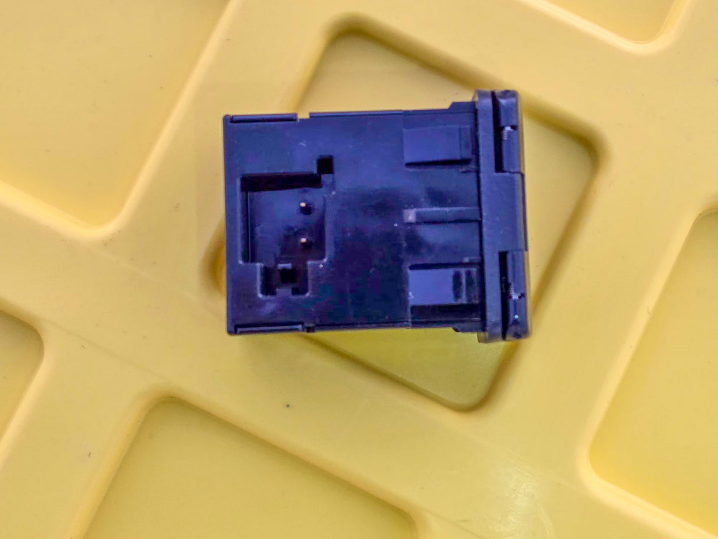 2011  Jeep Grand Cherokee Power Inverter AC Outlet Connector Assy 40593D