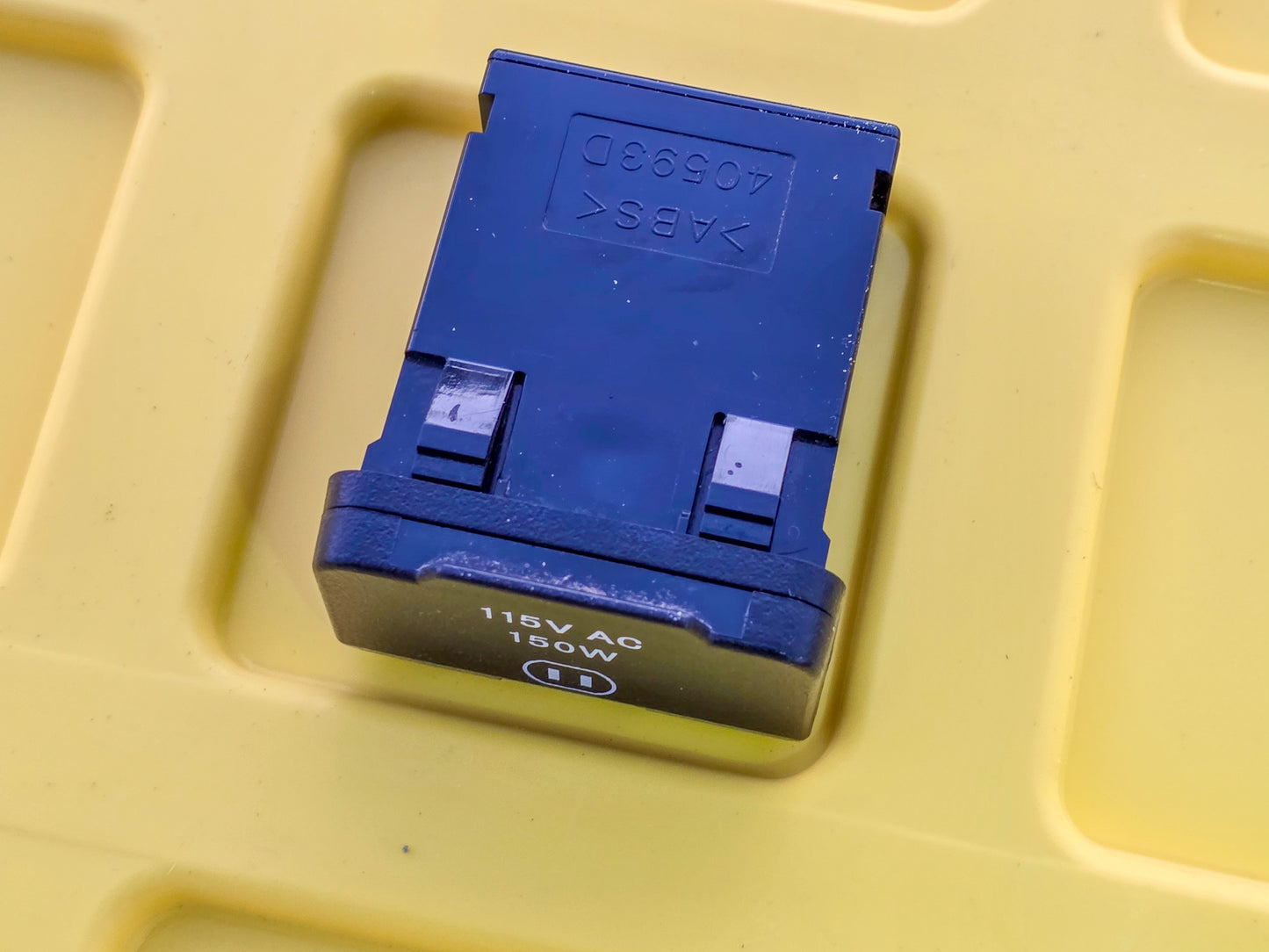 2011  Jeep Grand Cherokee Power Inverter AC Outlet Connector Assy 40593D