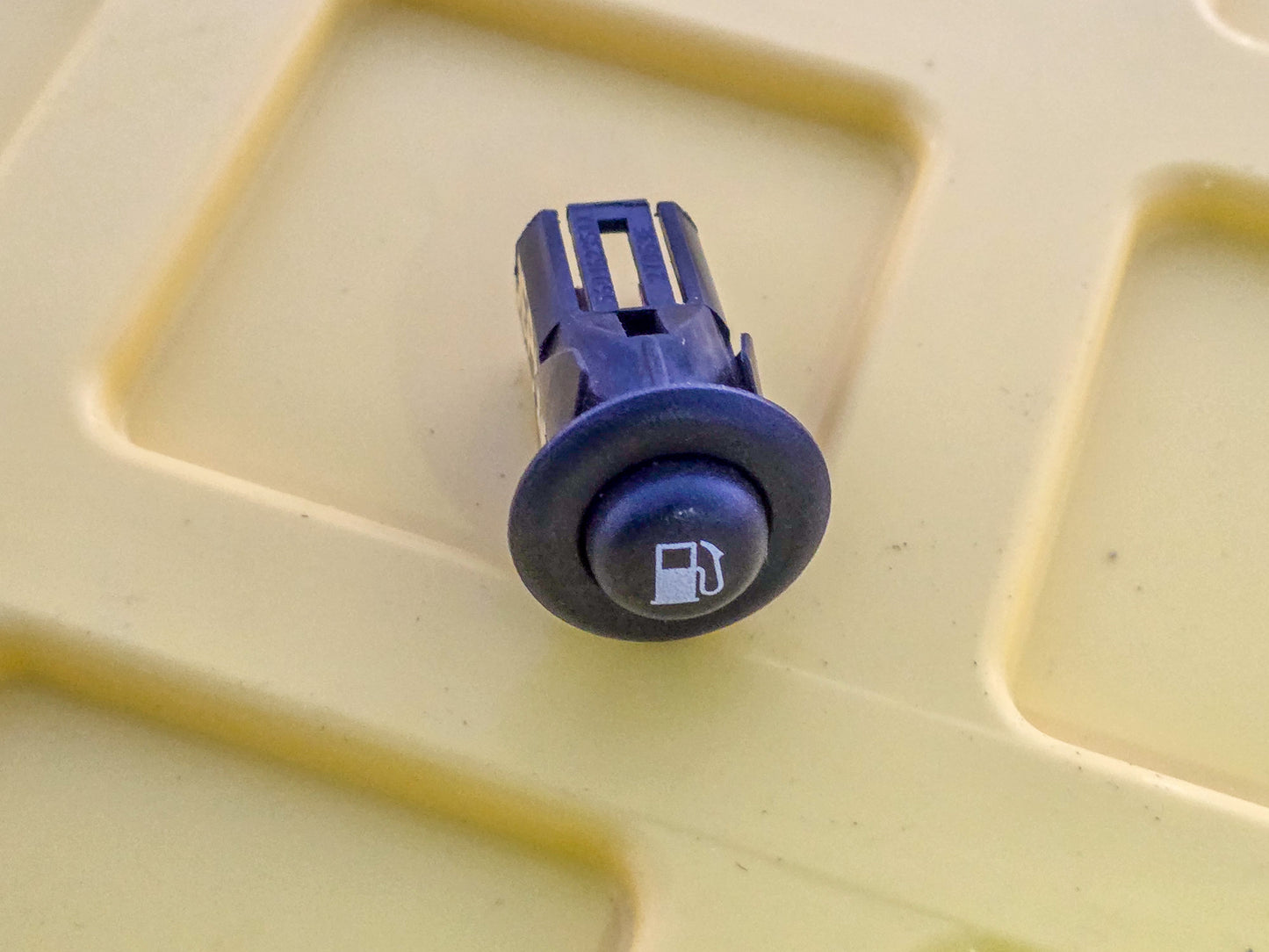 2011-2013 Jeep Grand Cherokee Fuel Door Lid Release Open Opener Control Switch Oem 56046235AA