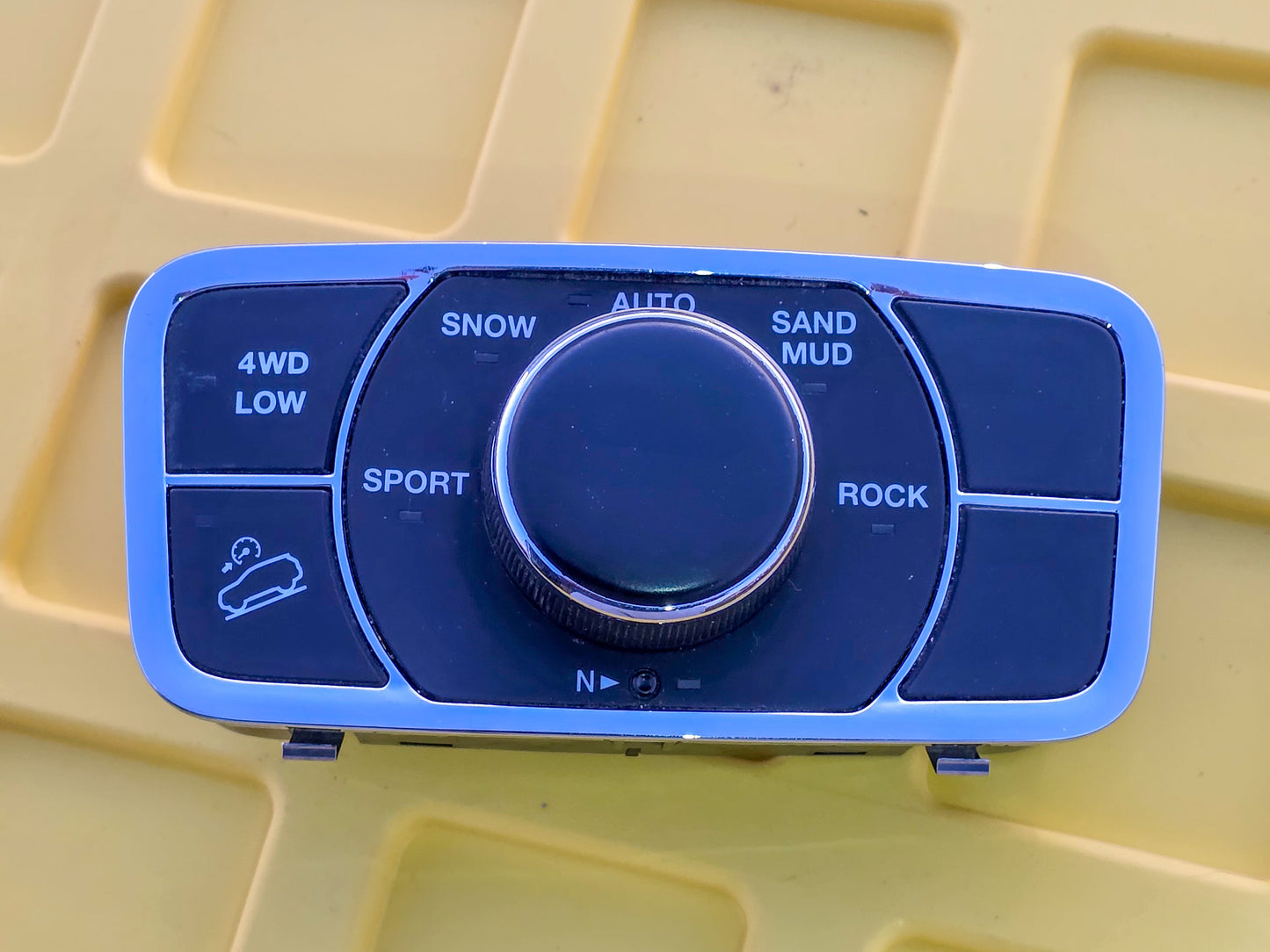 2011-2013 Jeep Grand Cherokee Console Transfer Control Switch 56046234AC