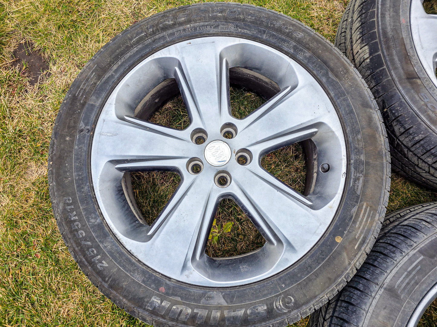 2014  Buick Encore  Rim 18x7 (aluminum), 5 spoke, single (opt RV6), with tire 215/55 R18