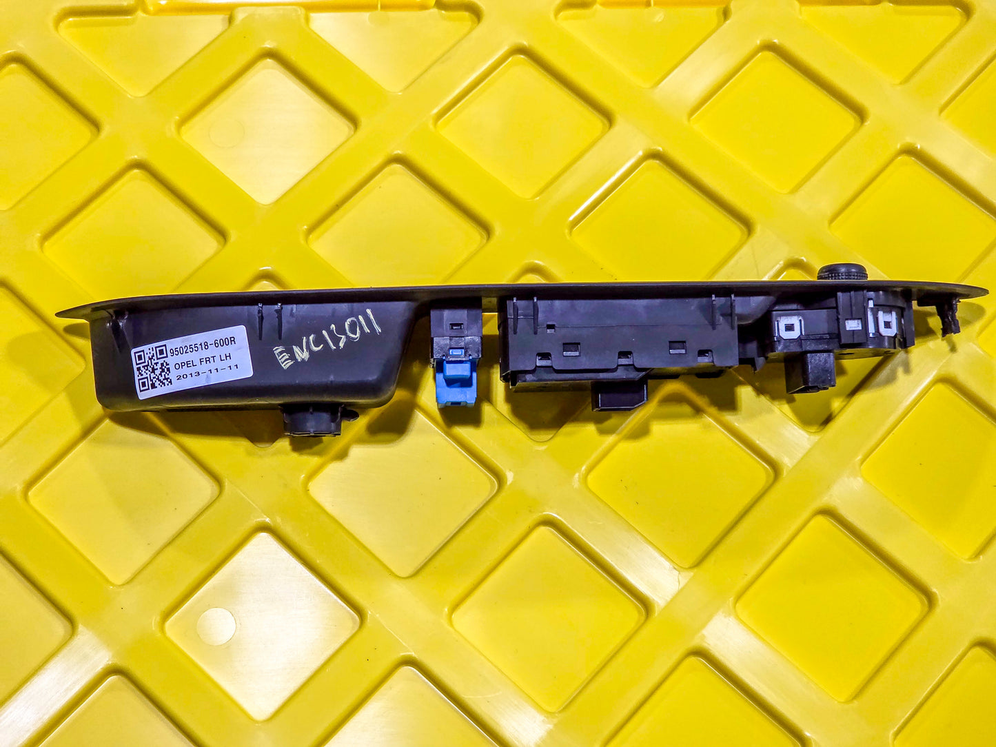 2013-2016 Buick Encore Left Front Door Master Power Window Switch 95025518 - 600R OEM