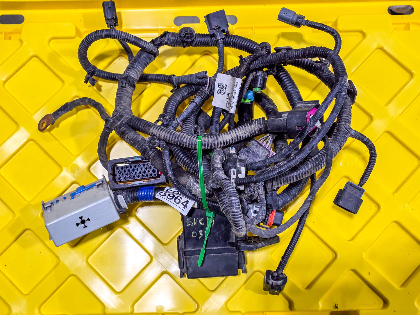 2013-2015 Buick Encore Genuine Headlamp Wiring Harness And Wiring Harness Wire Pigtail 95385964, 95245965