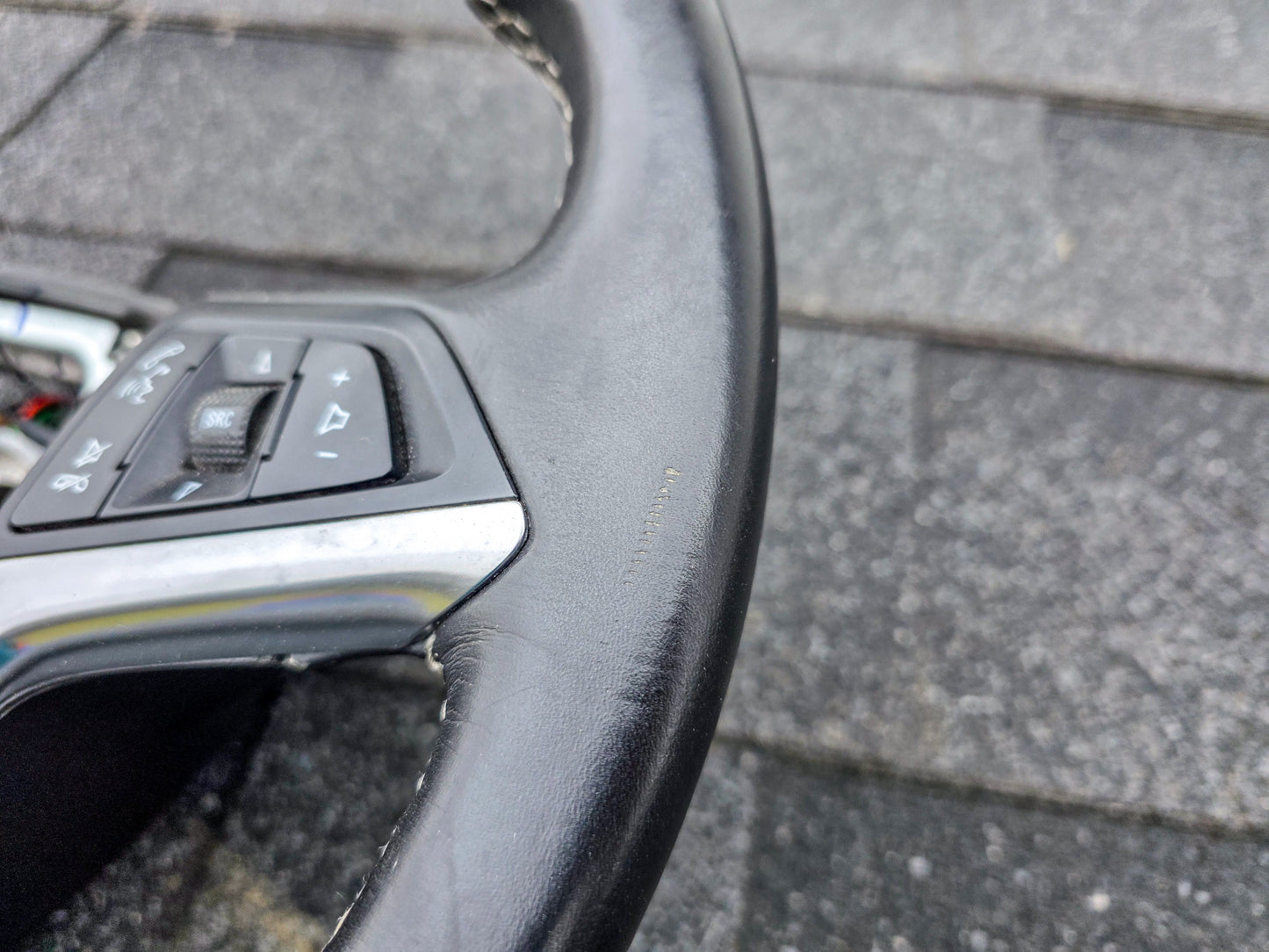 2014-2016 Buick Encore Steering Wheel With Switches Black 95388219,  95388222