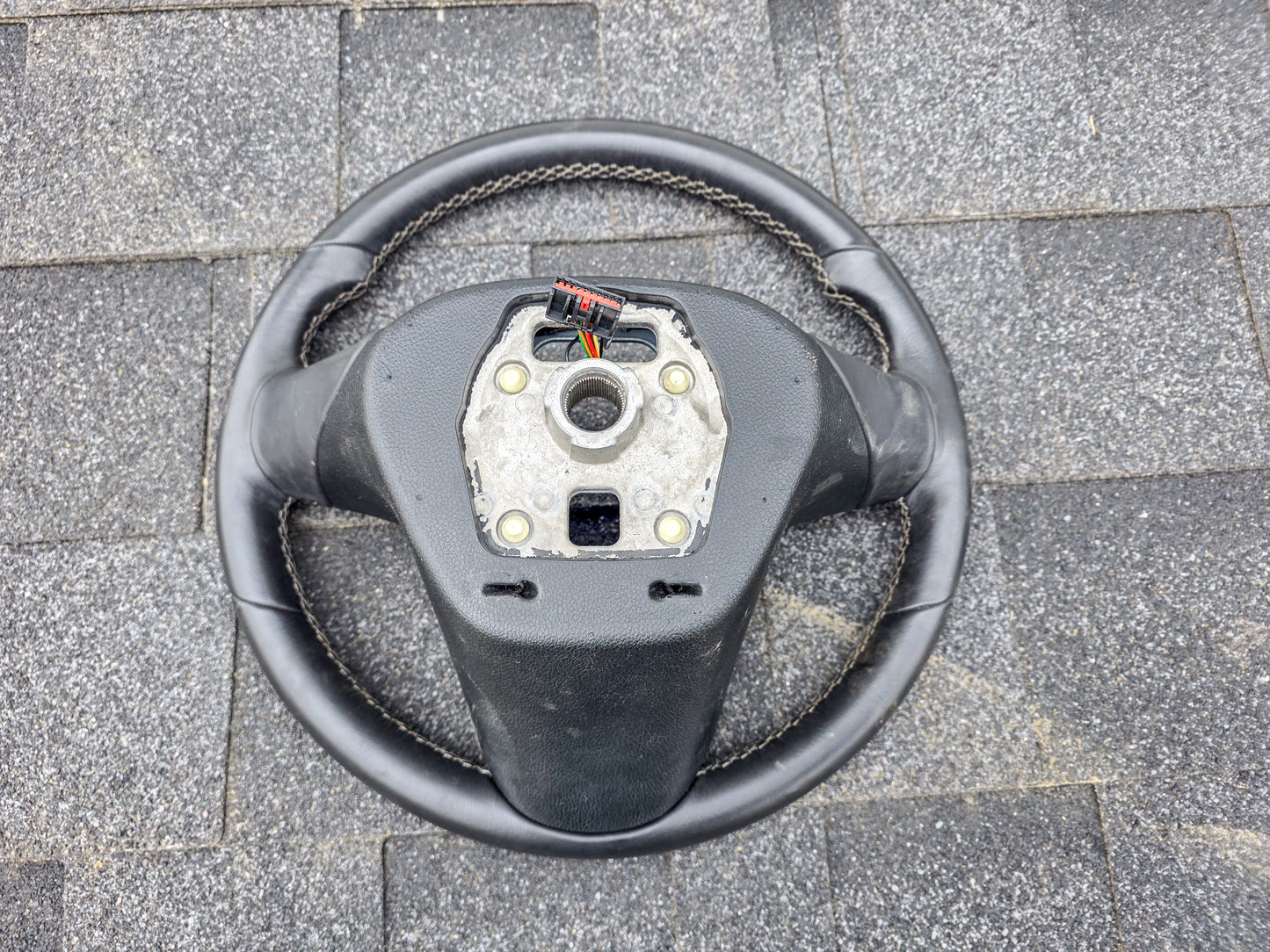 2014-2016 Buick Encore Steering Wheel With Switches Black 95388219,  95388222