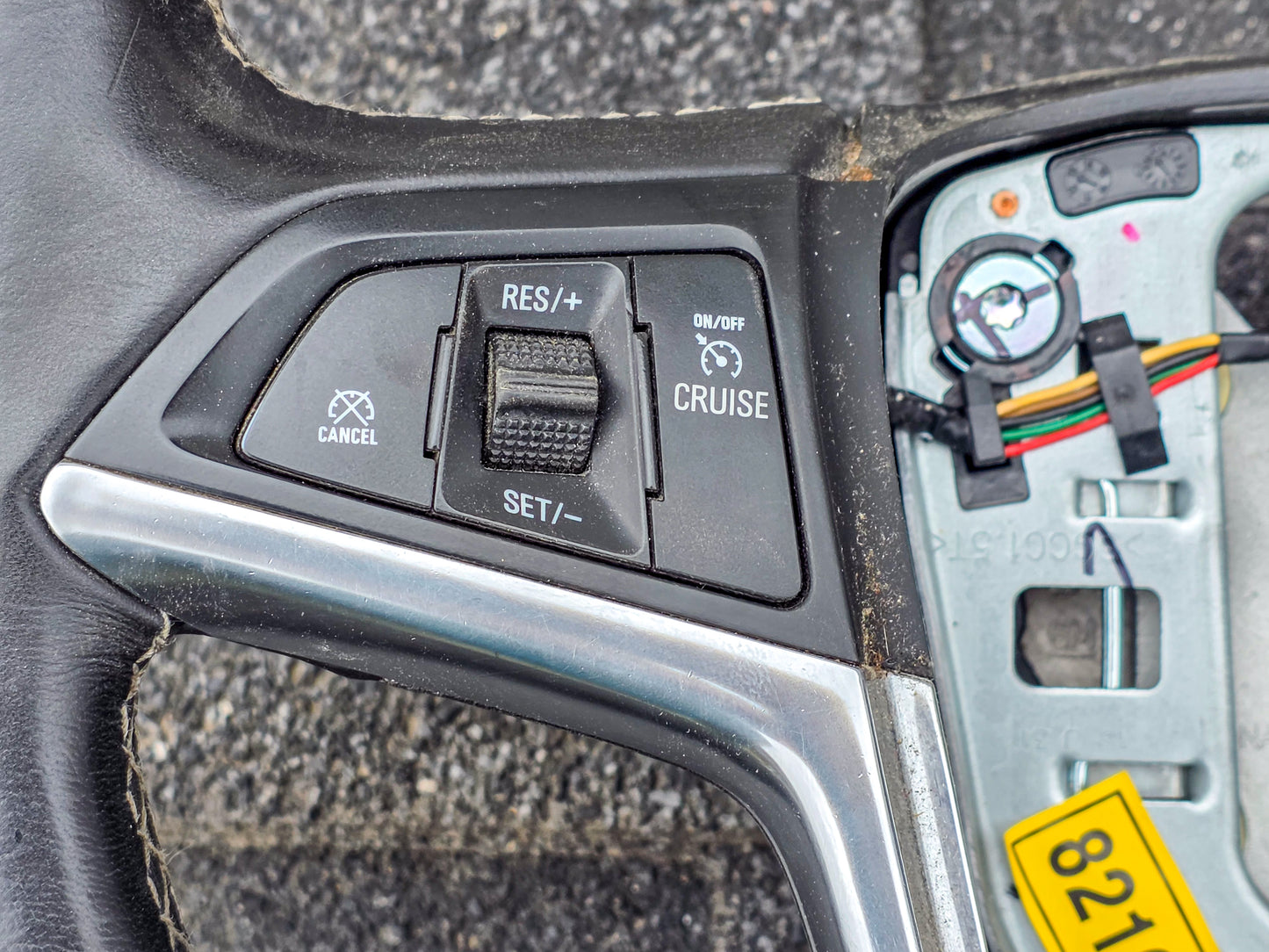 2014-2016 Buick Encore Steering Wheel With Switches Black 95388219,  95388222