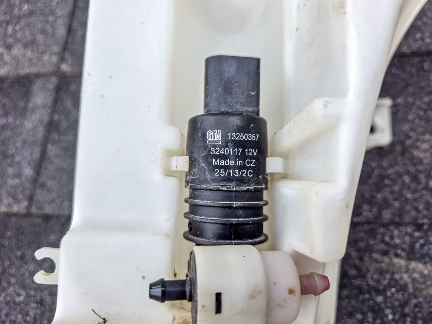 2013-2014 Buick Encore Windshield Washer Reservoir 13250357
