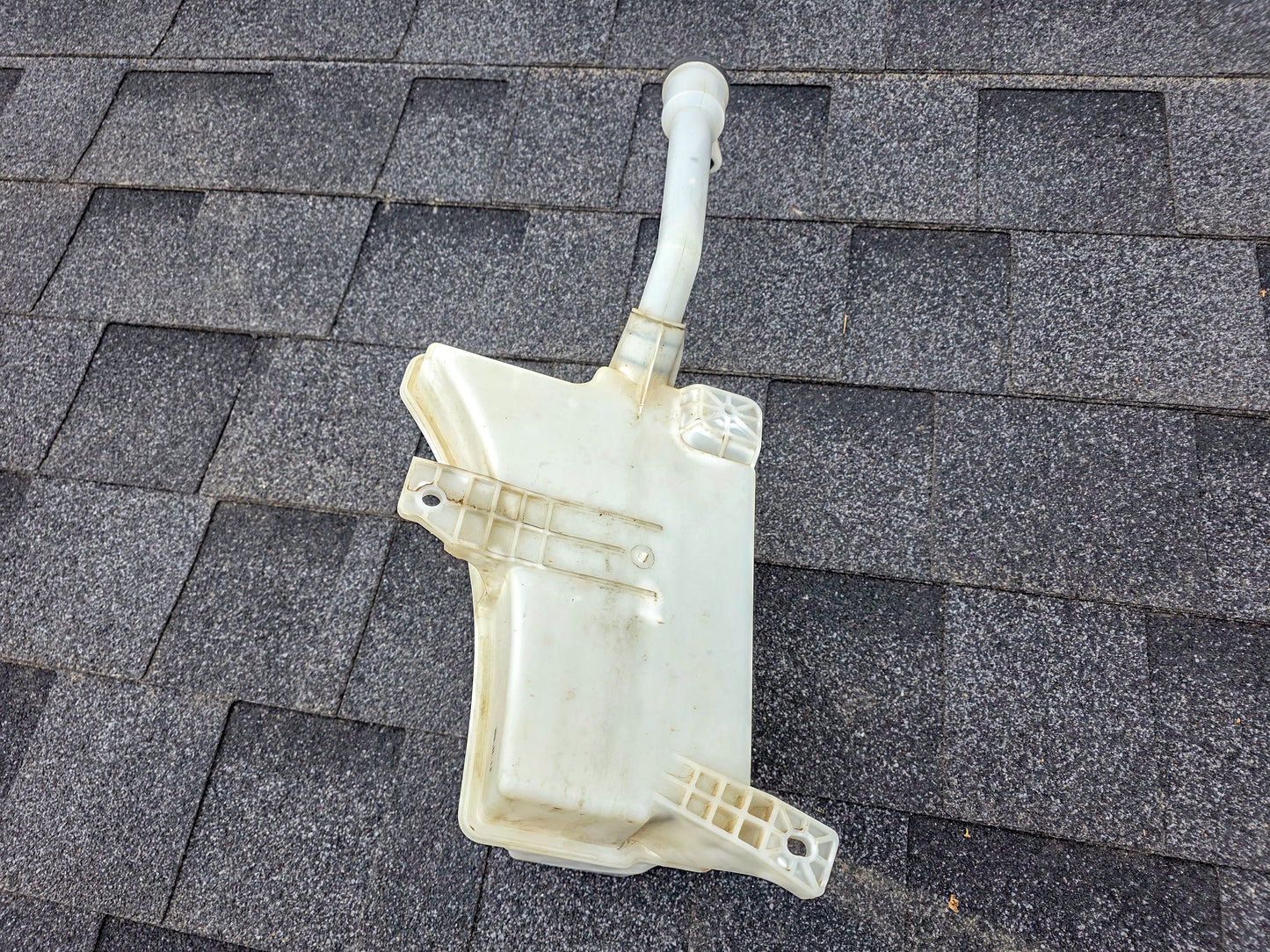 2013-2014 Buick Encore Windshield Washer Reservoir 13250357