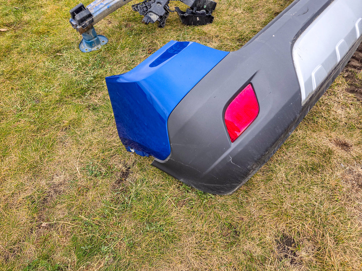 2013-2016 Buick Encore Rear Bumper Cover Assembly and Rear Bumper Reinforcement Impact Bar 95365629, 42450527