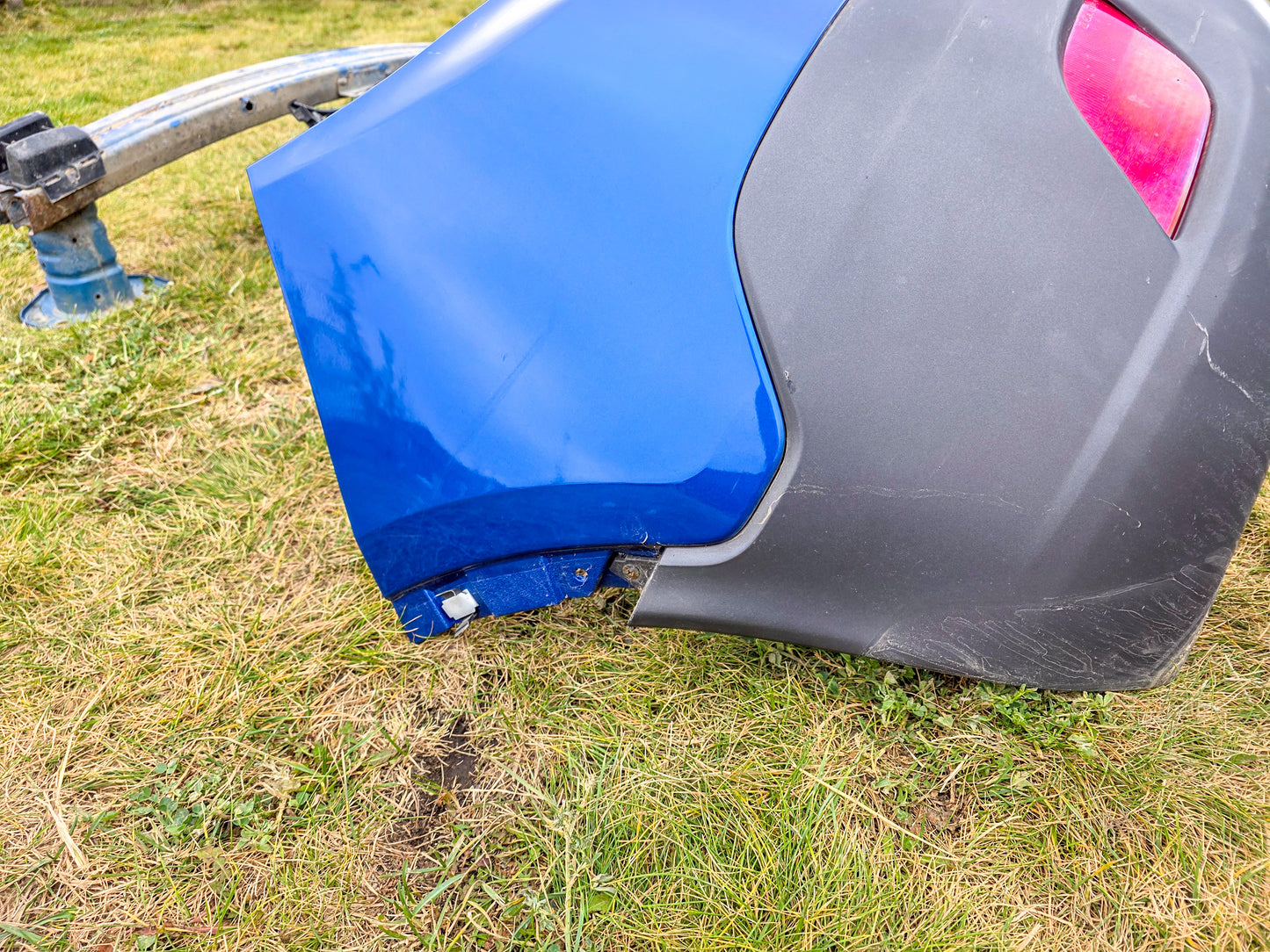 2013-2016 Buick Encore Rear Bumper Cover Assembly and Rear Bumper Reinforcement Impact Bar 95365629, 42450527