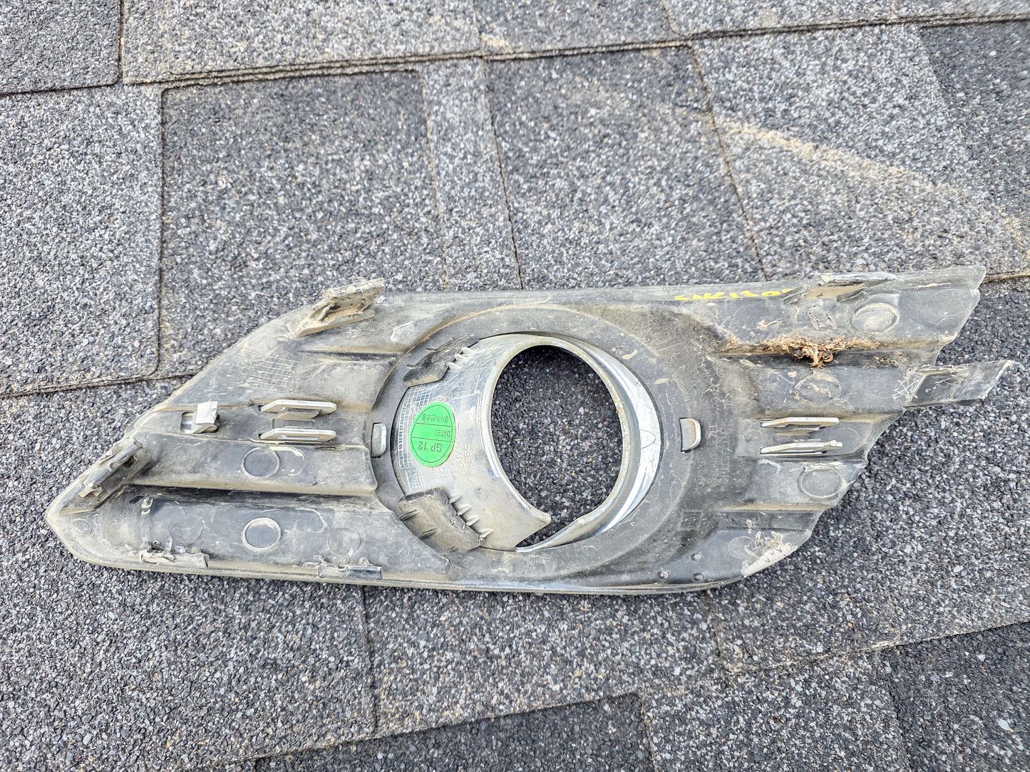 2013-2016 Buick Encore Fog Lamp Bezel Front Driver Left Side 95470234