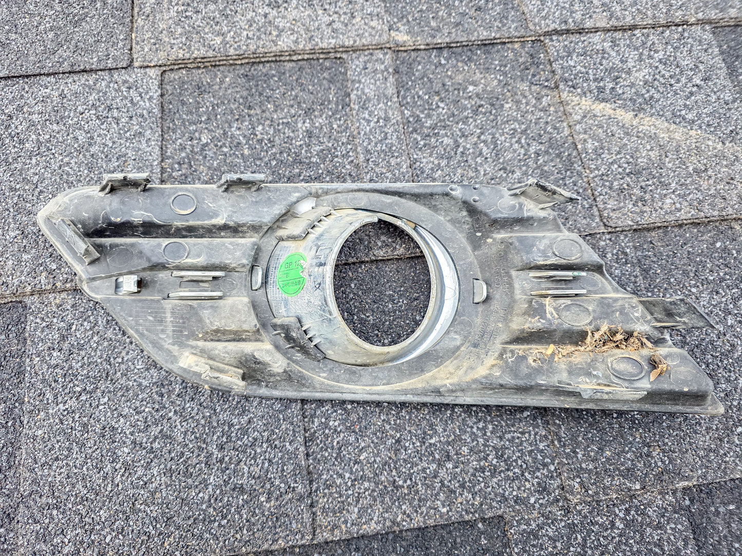 2013-2016 Buick Encore Fog Lamp Bezel Front Right Passenger Side 95470235