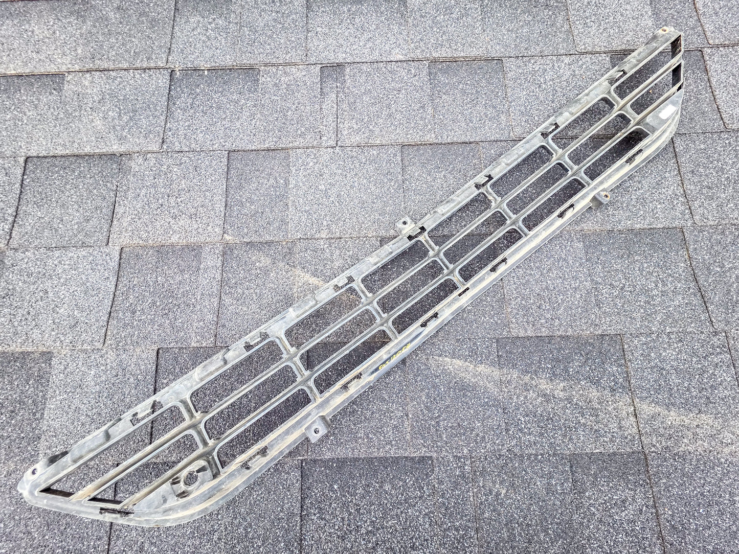 2013-2016 Buick Encore Front Bumper Lower Grille GM1036162