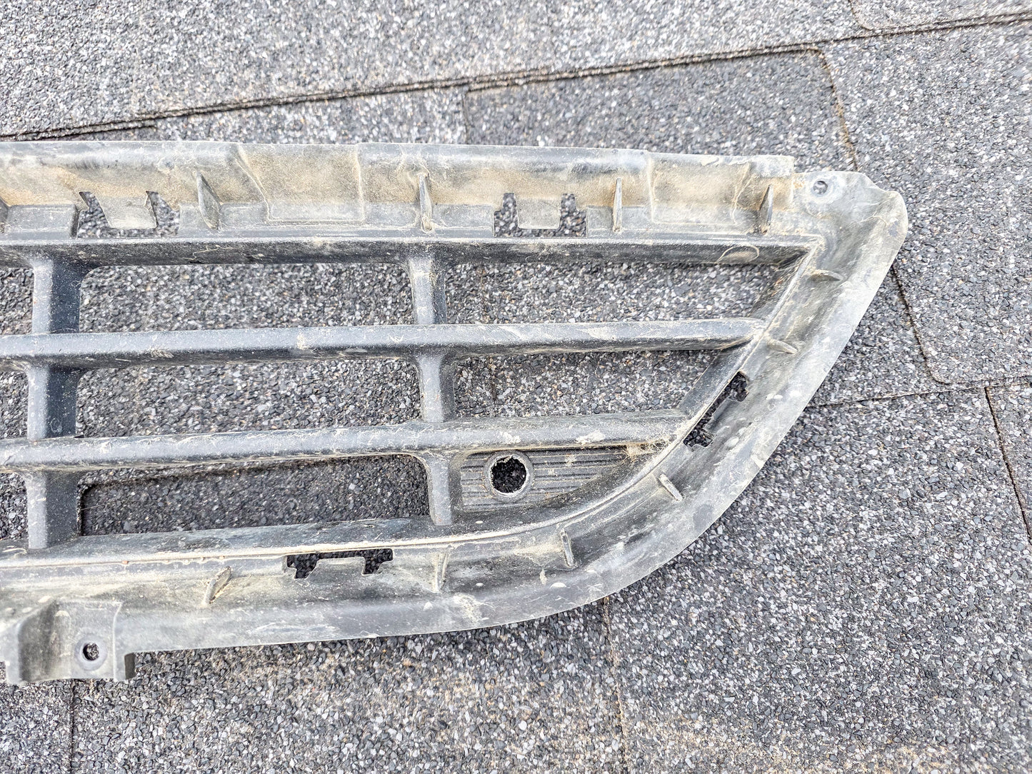 2013-2016 Buick Encore Front Bumper Lower Grille GM1036162