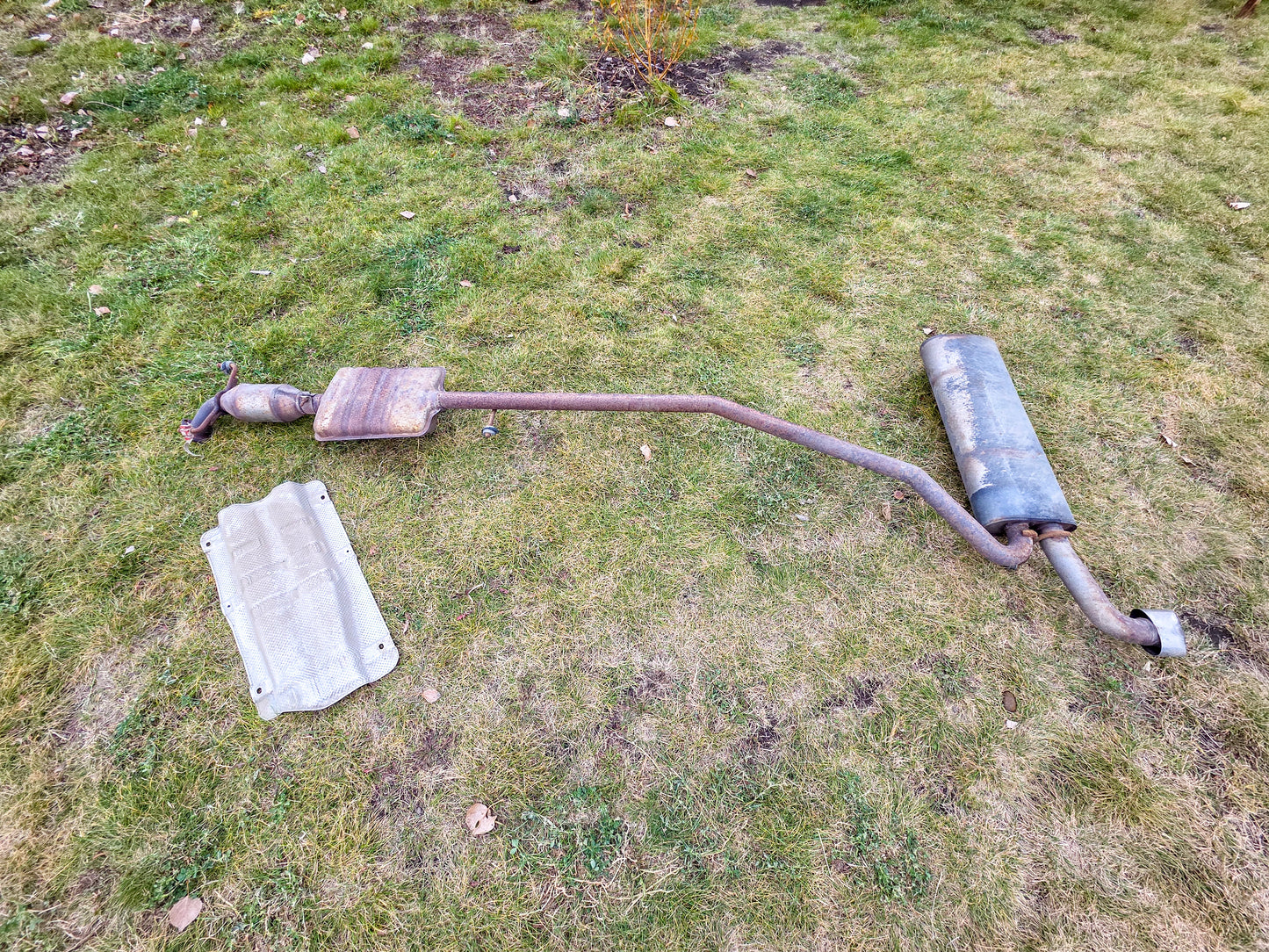 2013-2017 Buick Encore Rear Exhaust Muffler And Exhaust System Pipe Rear Muffler Resonator Oem 95200568, 55570453