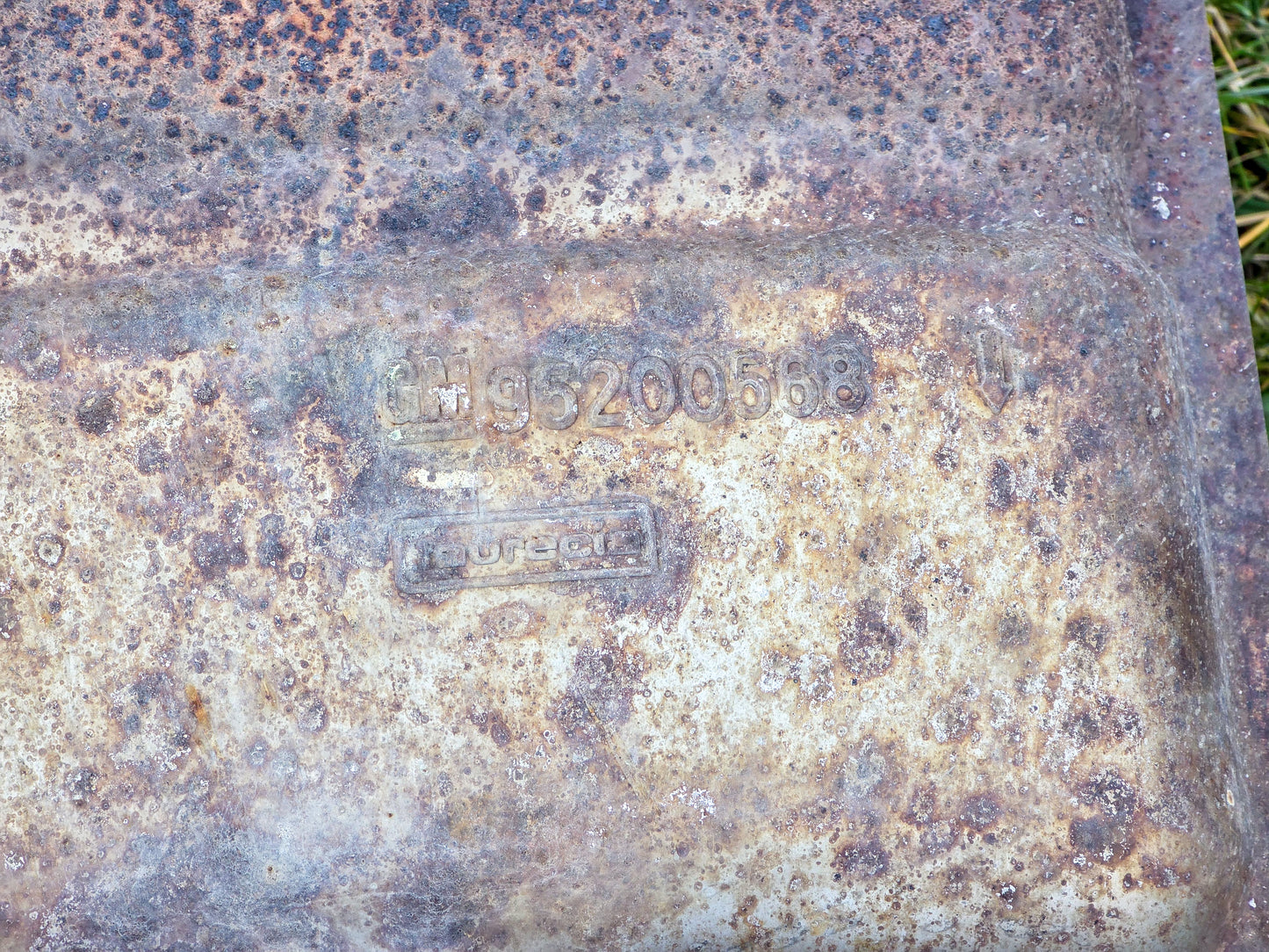 2013-2017 Buick Encore Rear Exhaust Muffler And Exhaust System Pipe Rear Muffler Resonator Oem 95200568, 55570453