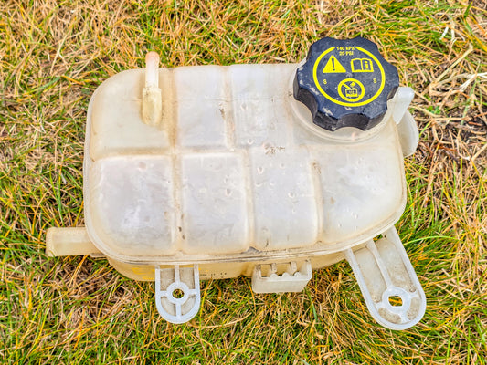 2014 Buick Encore Radiator Coolant Expansion Header Tank 95380033