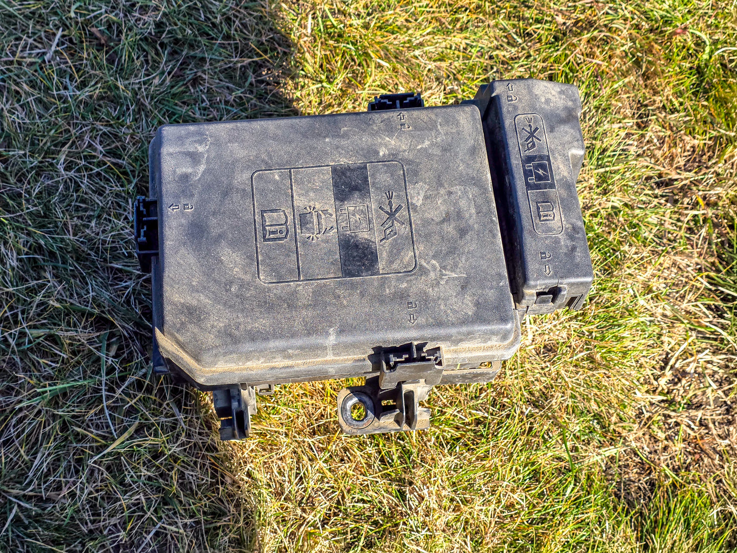 2018-2021 GMC Terrain Engine Fuse Box Relay Junction Block OEM 84809671