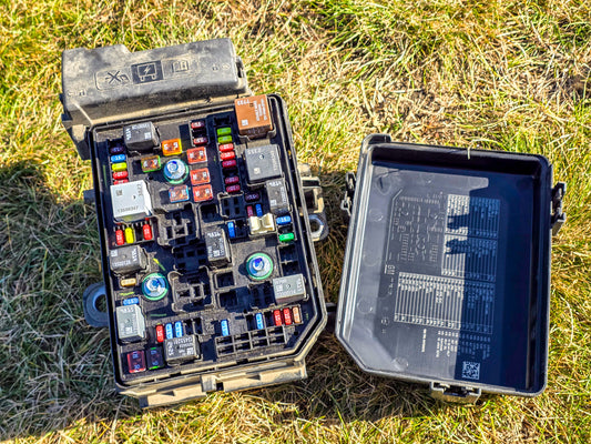 2018-2021 GMC Terrain Engine Fuse Box Relay Junction Block OEM 84809671