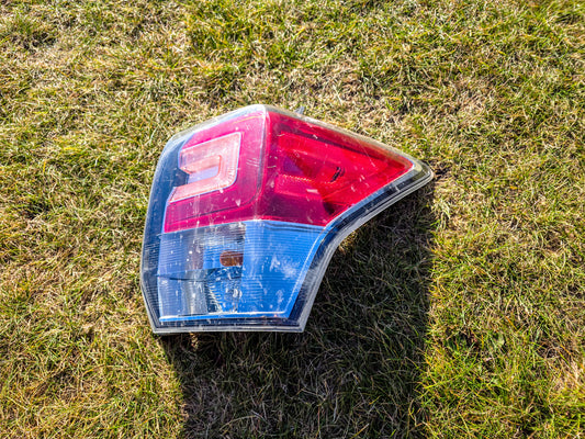 2016-2018 Subaru Forester Rear Right Passenger Side Tail Light Led 84201-SG141