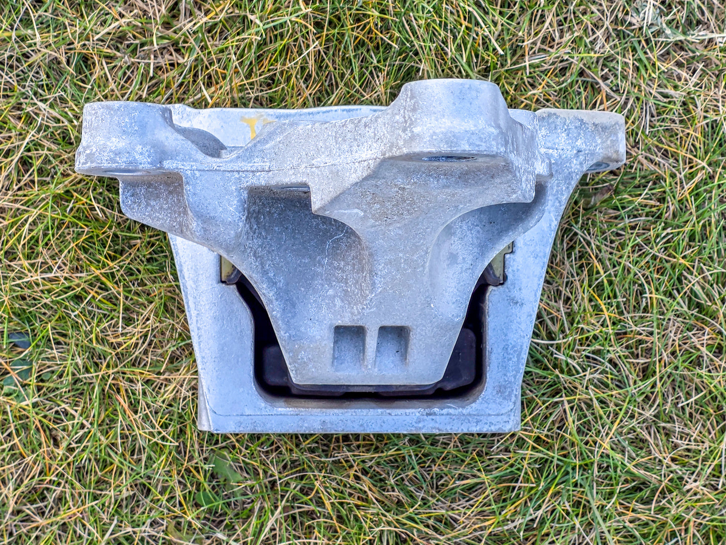 2018-2020 GMC Terrain Original Equipment Transmission Mount 84154795