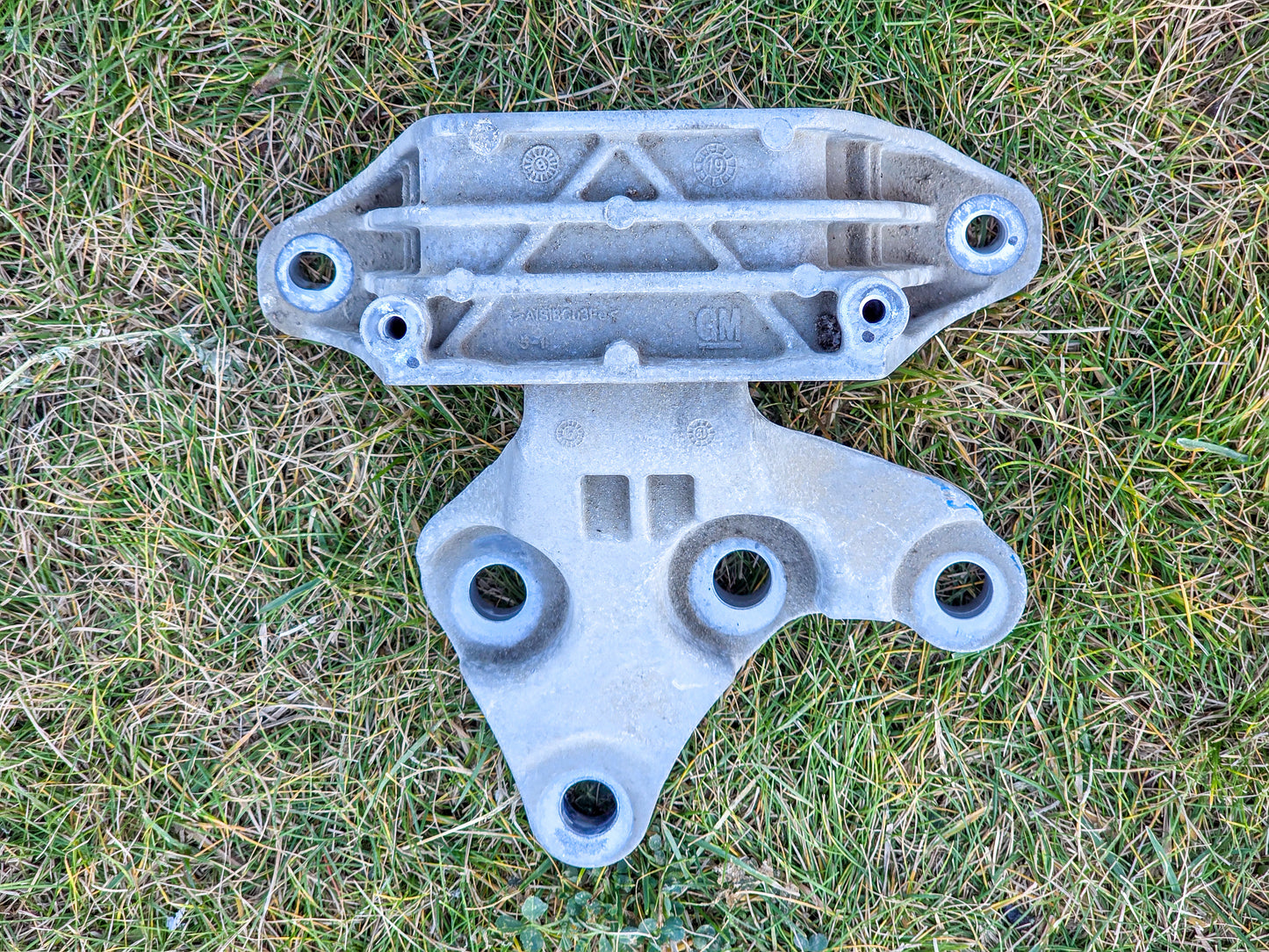 2018-2020 GMC Terrain Original Equipment Transmission Mount 84154795