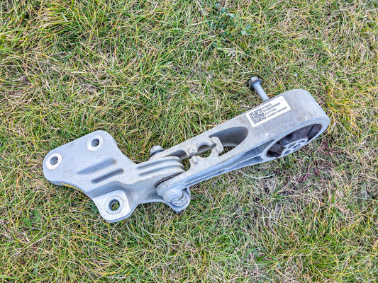 2018-2025 GMC Terrain Transmission Lower Bracket Mount OEM 84146943