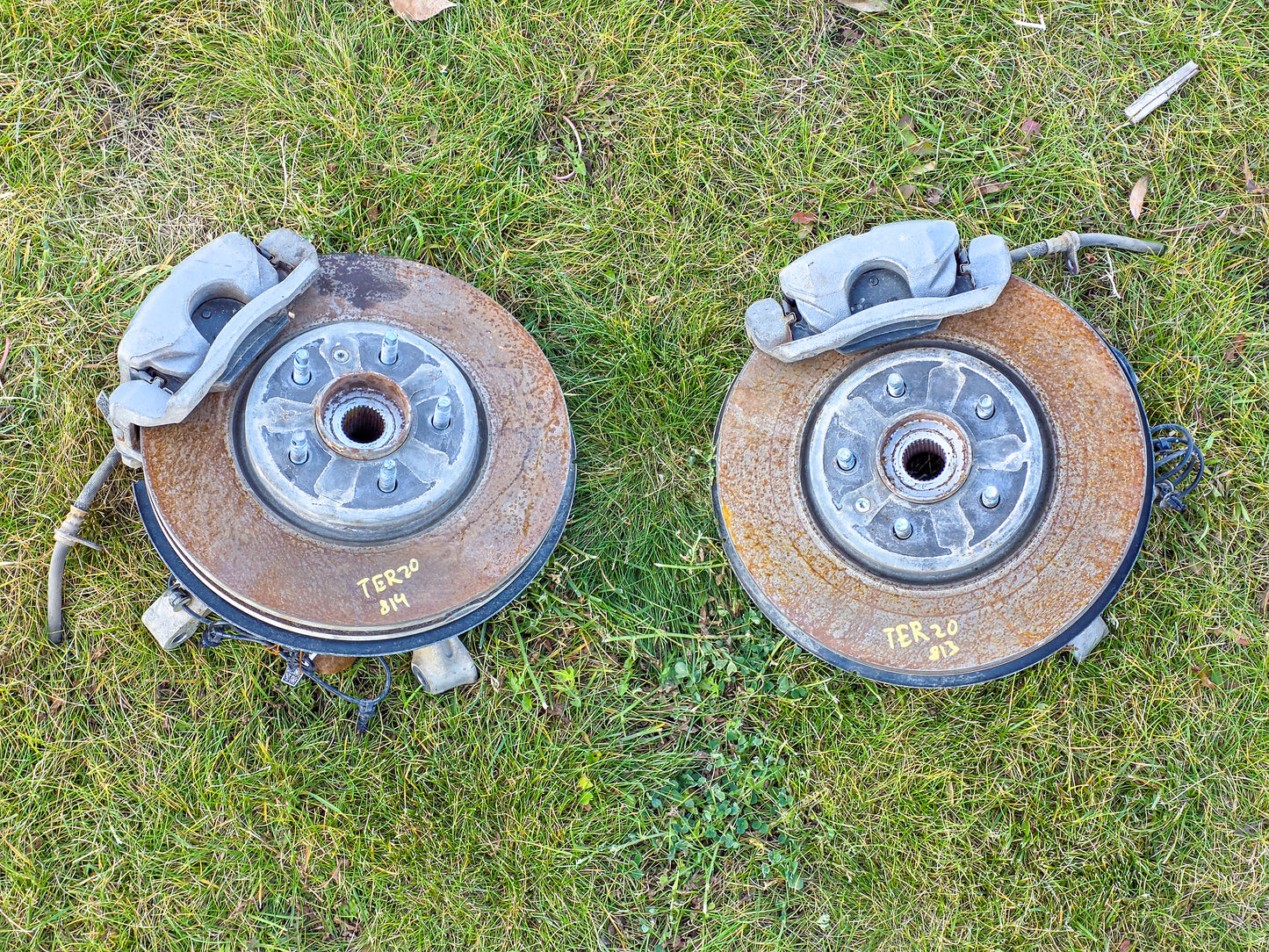 2018-2024 GMC Terrain Right Passenger Side Front Brake Caliper Assembly and Disc Brake OEM 84311327, 13588988, 84449199